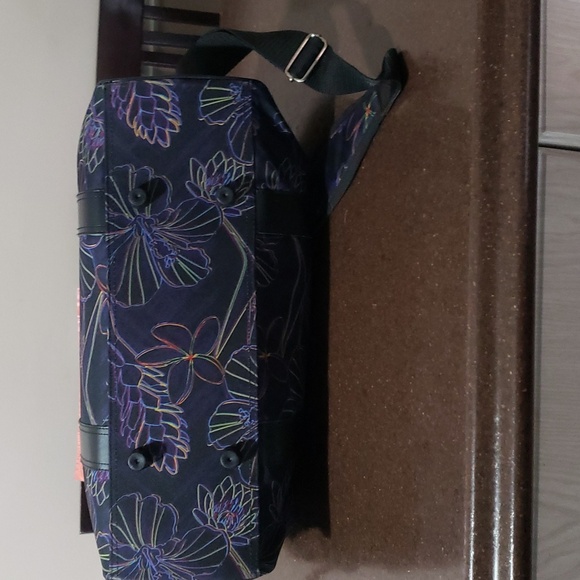 TRACKER Duffel, Gym, Travel Bag, Purple Black. Pristine Condition. Zip Top. - Picture 7 of 13